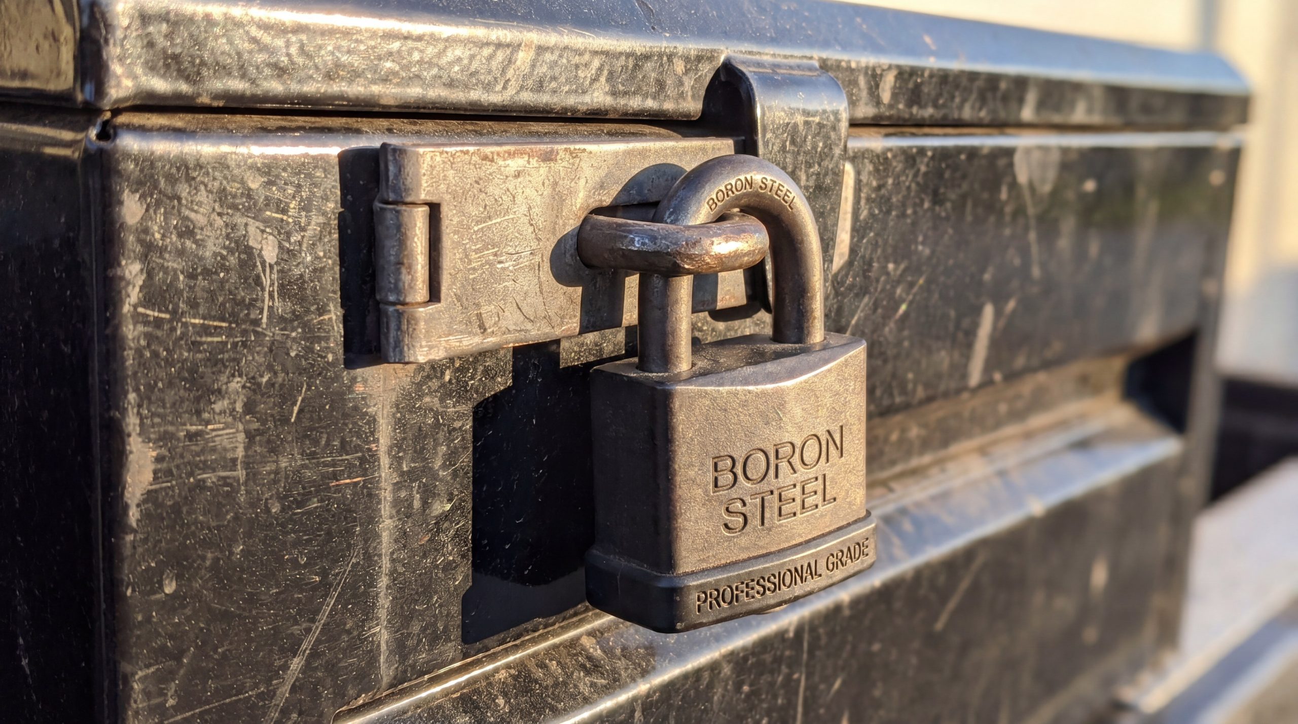 boron_shackle_padlock_toolbox_index_1.jpeg