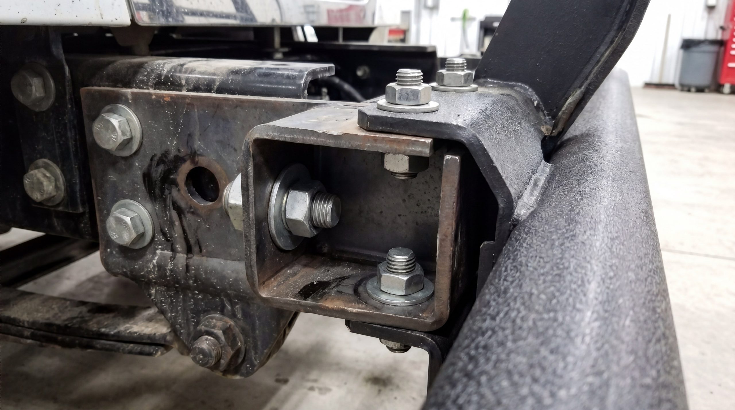 Mounting bracket sliding into chassis frame ports